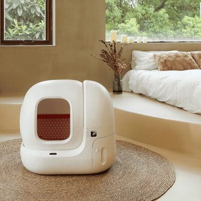 Autonomous self-cleaning litter box, modern pet care, sleek white design for cats, discreet litter box for home, innovative cat litter solution.