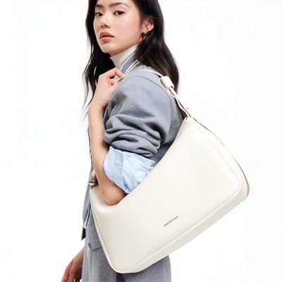 Sleek white luxury tote bag for women, versatile fashion accessory, high-quality design, perfect for work or casual outings, Monalisa Store opt style.