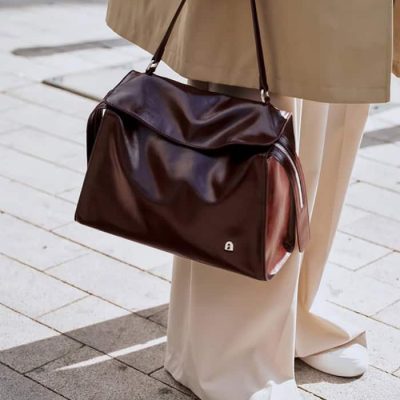 Brown leather handbag for women, stylish and spacious, perfect for work or travel. Elegant accessory from Monalisa Store offering high-quality fashion and accessories.