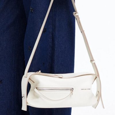 Elegant white crossbody handbag with zipper pocket, perfect for stylish daily use at Monalisa Store. High-quality accessories by Monalisa Medical, blending fashion and functionality.