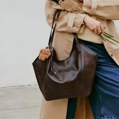 Luxury leather tote bag for women, fashionable and spacious, perfect for daily use and shopping, versatile accessories for elegant and casual outfits from Monalisa Store.