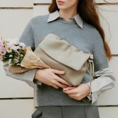 Soft beige luxury handbag for women, stylish accessory for casual or formal outfits, with a delicate strap and sleek design.