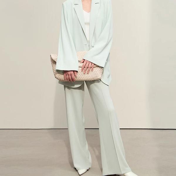 Luxury white business suit with wide-leg trousers and blazer, perfect for professional settings and stylish office wear. Elegant and sophisticated attire from Monalisa Medical Store.