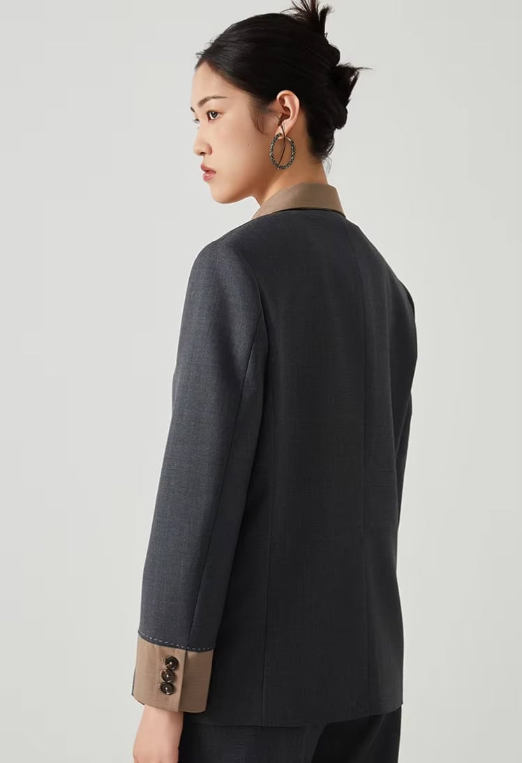 Elegant women's tailored blazer with a sophisticated design, perfect for professional and formal settings. Made from high-quality fabric, featuring contrast details and stylish button accents for a polished look.