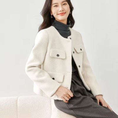 Elegant women's white wool jacket for stylish winter fashion and professional looks at Monalisa Store. Perfect for cold weather, combining comfort and sophisticated style.