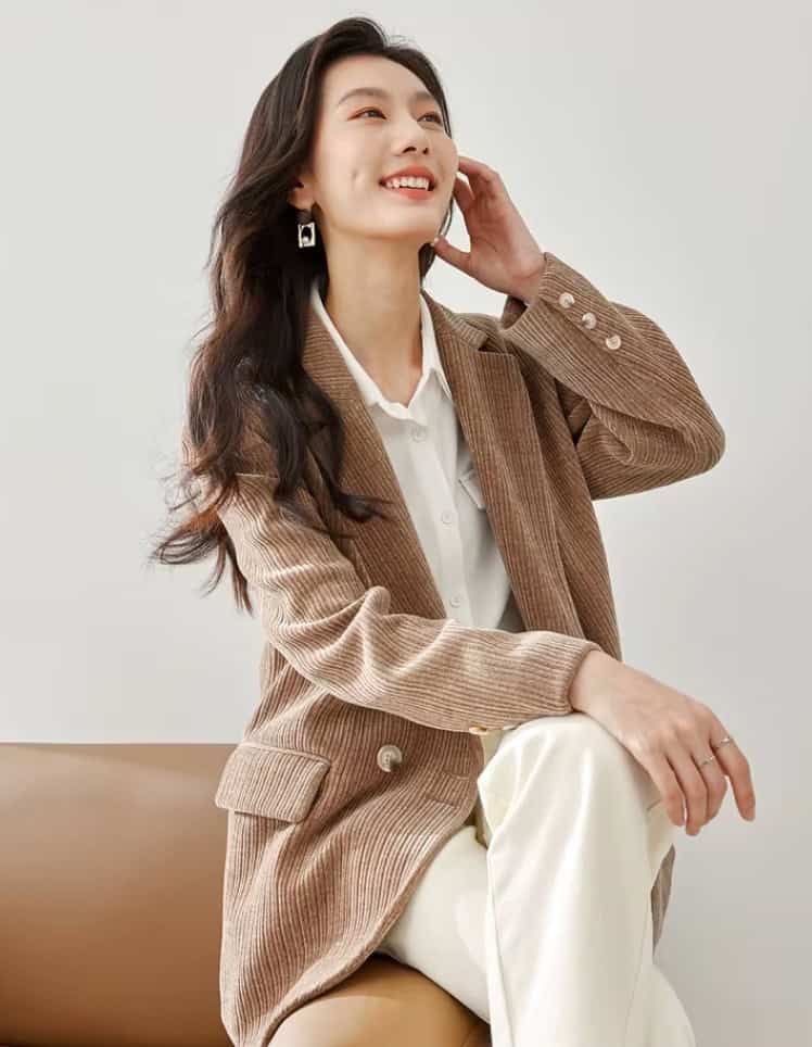 Elegant woman wearing stylish blazer and eyeglasses, showcasing fashionable optical accessories from Monalisa Store for a sophisticated look.