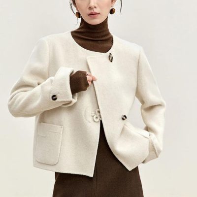 Elegant women's fashion coat with premium wool blend, stylish lapels, and functional pockets from Monalisa Store.
