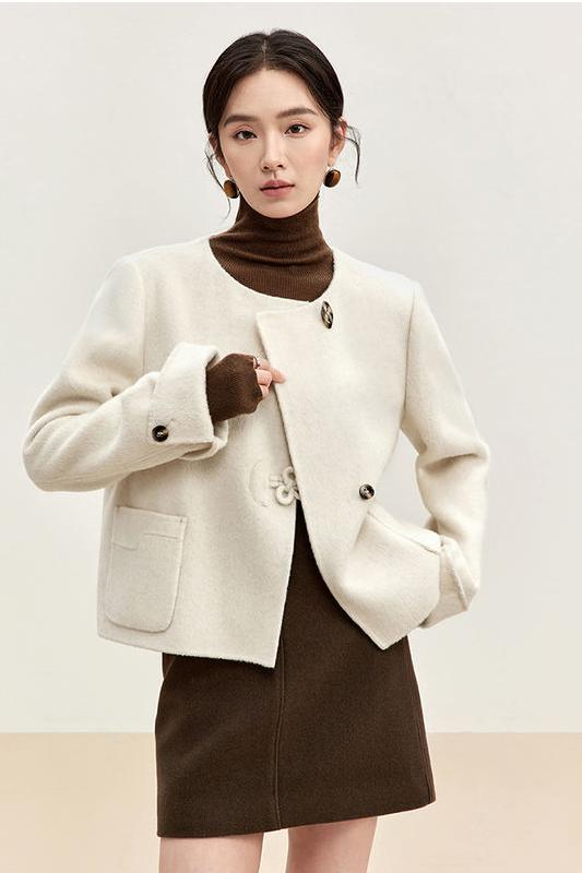 Elegant women's fashion coat with premium wool blend, stylish lapels, and functional pockets from Monalisa Store.