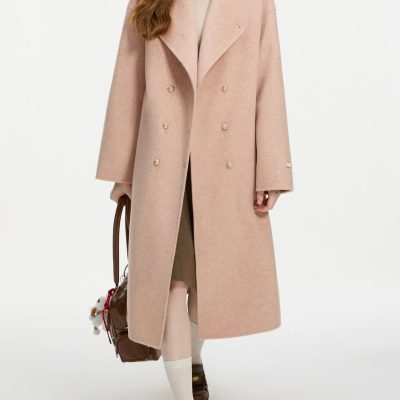 Luxurious pink wool coat with double-breasted button details, perfect for winter fashion. Elegant and cozy outerwear ideal for stylish women wanting warmth and sophistication.