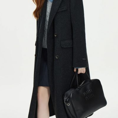 Stylish black long wool coat with oversized fit, perfect for winter fashion and professional looks at Monalisa Store. Highlighting fashionable outerwear for modern women.