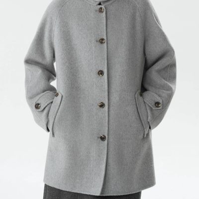 Luxurious grey wool coat with button closures, tailored design, and cozy high collar, perfect for stylish warmth and fall or winter outerwear. Ideal for fashion-forward women seeking elegant coats.