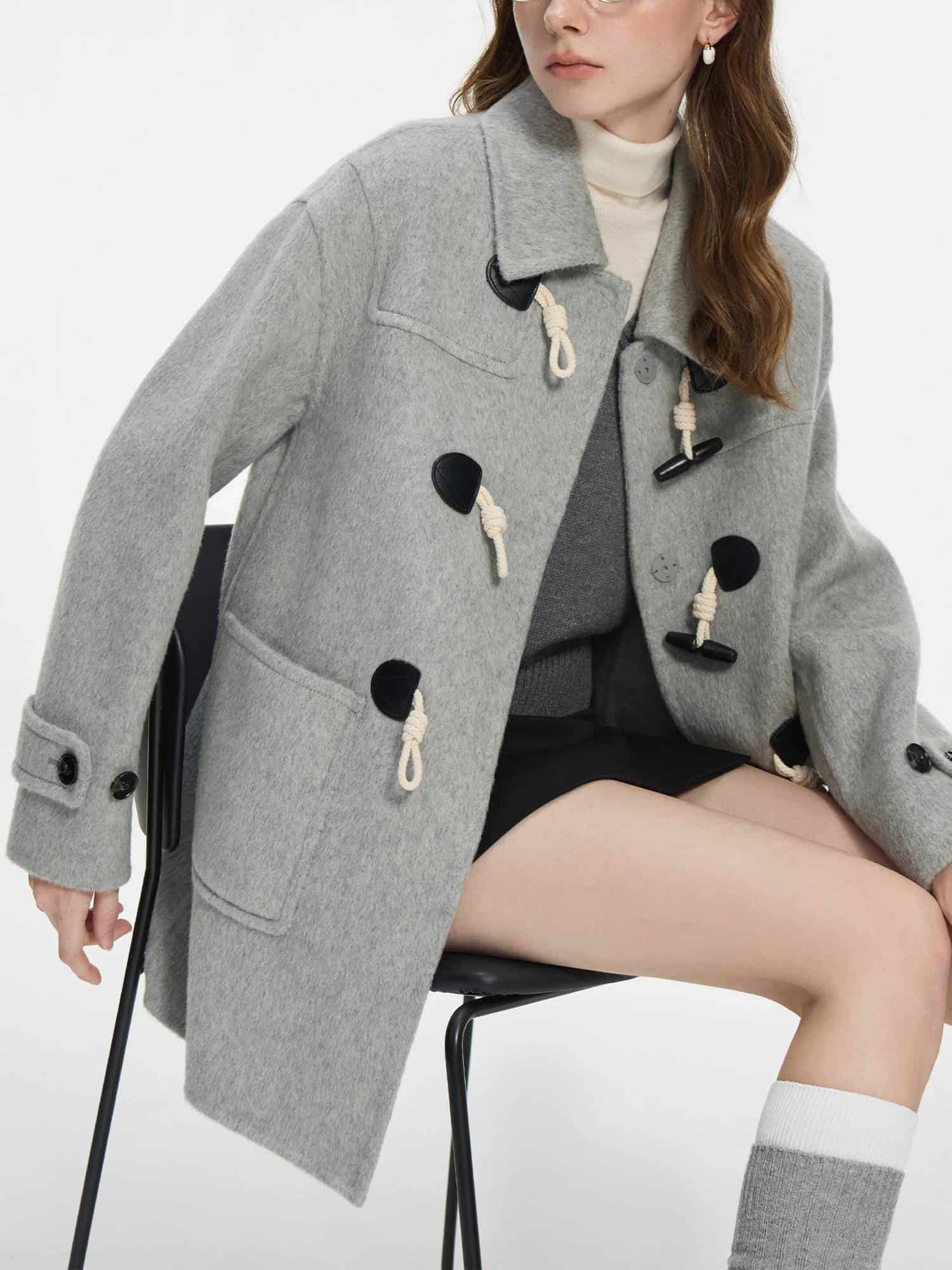 Luxurious grey wool coat with toggle buttons, perfect for autumn and winter fashion, featuring a classic collar, stylish design, and comfortable fit for modern women.
