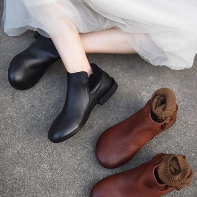 Comfortable black ankle boots with a sleek finish and low heel, perfect for stylish everyday wear.