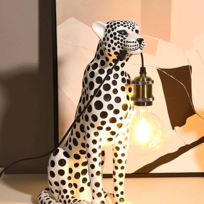 Unique leopard-shaped table lamp with black spots and a warm light, perfect for modern home decor and stylish lighting solutions.