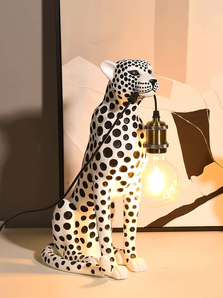 Unique leopard-shaped table lamp with black spots and a warm light, perfect for modern home decor and stylish lighting solutions.