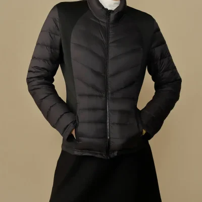 Lightweight black puffer jacket for women, stylish and warm outerwear, perfect for winter fashion and outdoor activities.