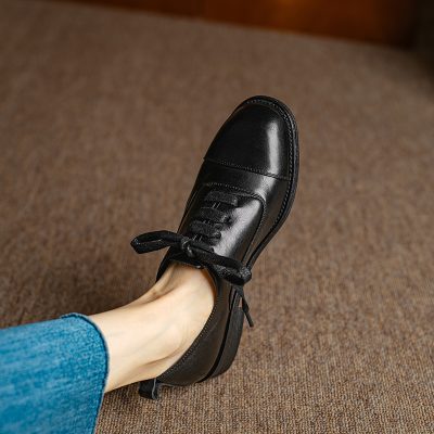 Leather black dress shoes for women, stylish and comfortable footwear, perfect for professional or casual occasions. High-quality, durable, and versatile men's or women's dress shoe in classic black.