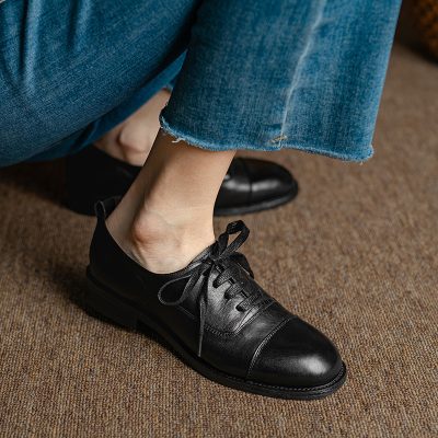 Black leather shoe, fashionable and comfortable footwear for men and women available at Monalisa Medical Store. Perfect for daily wear or special occasions.