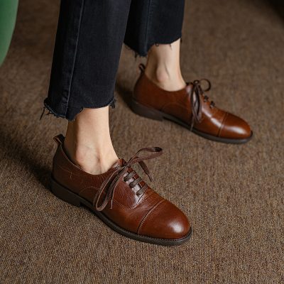 Stylish brown leather dress shoes for men, perfect for formal occasions and office wear, featuring comfortable fit and durable design.