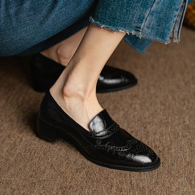 Elegant black leather loafers for women, perfect for professional and casual wear, from Monalisa Medical's eyewear and accessories collection.