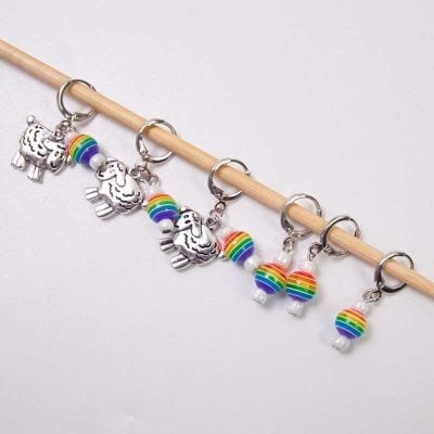 Rainbow-themed sheep and unicorn charms for kids' jewelry, perfect for playful accessories and rainbow lovers.
