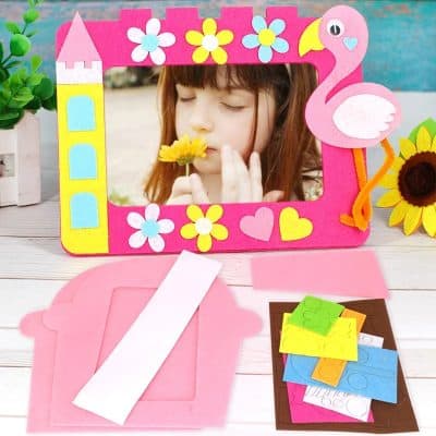 Colorful flamingo and flower picture frame craft kit for kids, with felt decorations and a pink foam base. Perfect for children’s arts and crafts, DIY projects, and creative activities.