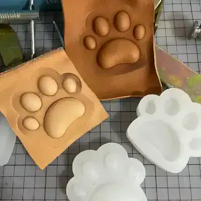 Silicone paw print molds for creating realistic animal paw-shaped items, perfect for DIY crafts, pet accessories, and themed decor. Featuring life-like detail in high-quality silicone material.
