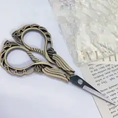 Vintage gold-colored eyelash extension scissors with intricate decorative detailing, ideal for professional eyelash and eyelash extension applications.