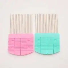 Disposable eyelash extension brushes with pink and blue handles for precise application and extension care. Ideal for professional eyelash extension technicians and beauty salons.