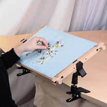 Disassembly of optical lenses for eyeglasses at Monalisa Store, optical eyewear repair and customization, professional optical services.