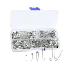 B07bc253-f914-4d7b-8de0-0c4fef3f591e.jpg Stainless steel safety pins medical use sewing, fastening, and first aid kit, in a clear storage box for versatile applications. Compact storage case for medical and sewing safety pins. This set of stainless steel safety pins is ideal for medical, sewing, craft, and first aid purposes, organized in a clear plastic case for easy access and portability. Relevance.