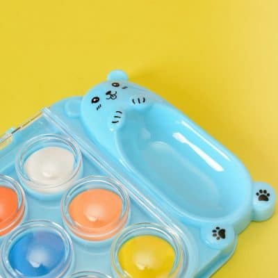 Colorful contact lens storage case with bear design, ideal for safe and stylish eye care storage, perfect for contact lens users.