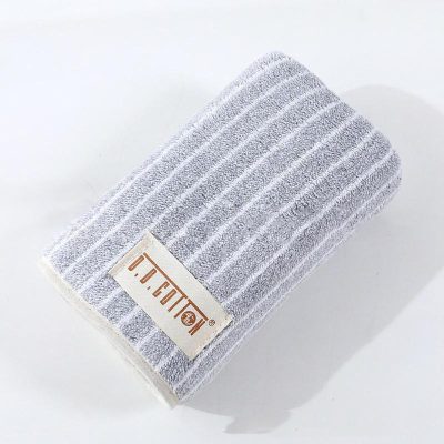 Soft gray microfiber eyelash extension remover pad for safe and gentle eye care, perfect for professional or personal use in eyelash extension removal.