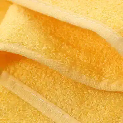 Soft yellow microfiber cleaning cloth, ideal for delicate optical lens cleaning and maintenance, featuring ultra-absorbent and gentle fabric for precise eye care and glasses cleaning.