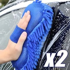 Microfiber car wash mitt, ideal for vehicle cleaning and detailing, shown in vibrant blue for optimal dirt and soap removal. Perfect for professional and home use to achieve a spotless finish.