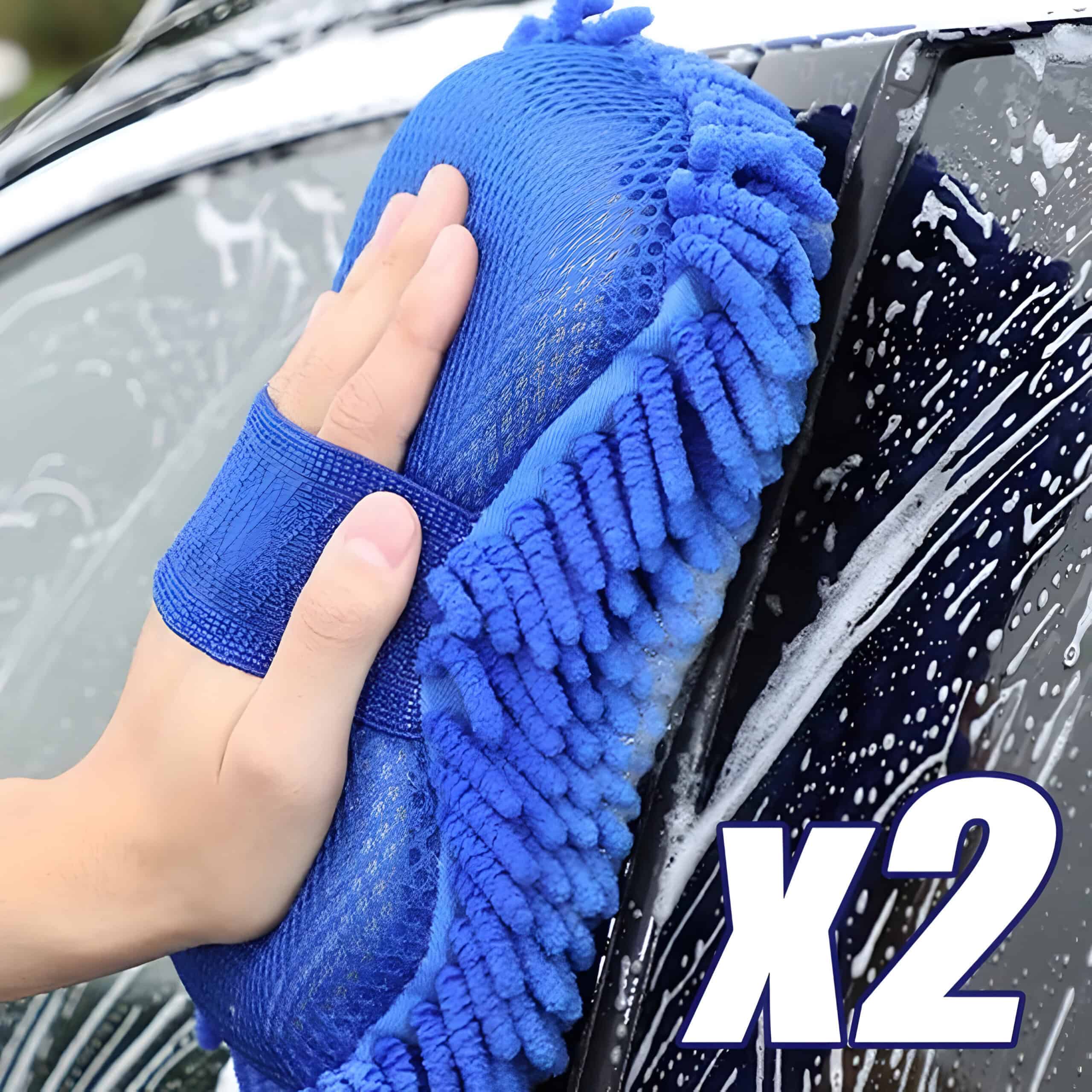 Microfiber car wash mitt, ideal for vehicle cleaning and detailing, shown in vibrant blue for optimal dirt and soap removal. Perfect for professional and home use to achieve a spotless finish.