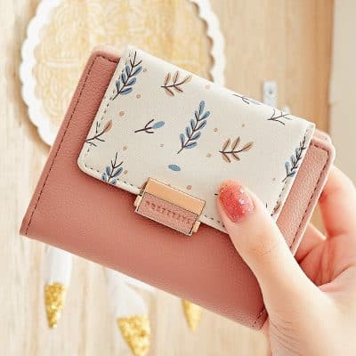 Soft pink and floral print wallet with a sleek metal clasp, perfect for stylish women. Compact design ideal for everyday use, combines elegance and practicality.