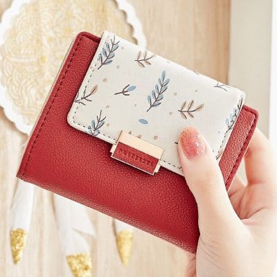Colorful red leather wallet with floral patterned flap, compact and stylish design. Ideal for organized storage of cards and cash, perfect for everyday use.