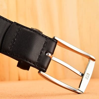 Leather belt with a metallic buckle, ideal for men and women’s fashion accessories, stylish and durable.