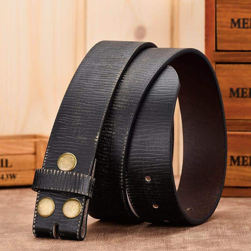 Black leather belt with gold rivets for men and women, stylish and durable accessory. Perfect for casual or formal outfits, available at Monalisa Store.