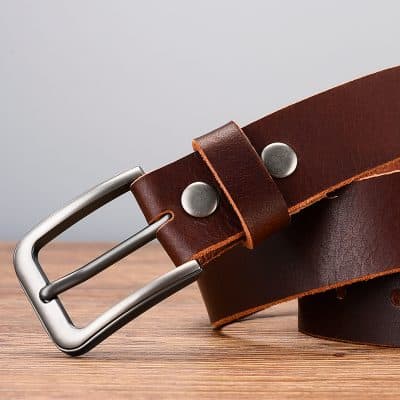 Brown leather belt with metal buckle, close-up shot, stylish men's fashion accessory for casual or formal wear.