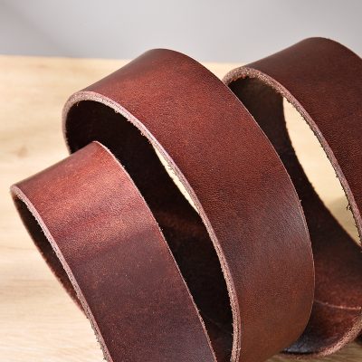 Leather belt with a smooth finish, brown color, close-up view, high-quality material, stylish accessory for men and women.