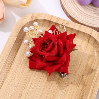 Red velvet rose hair clip with pearl accents, perfect for feminine style and special occasions. Elegant hair accessory featuring handcrafted fabric flower and pearl details, ideal for enhancing elegant look.