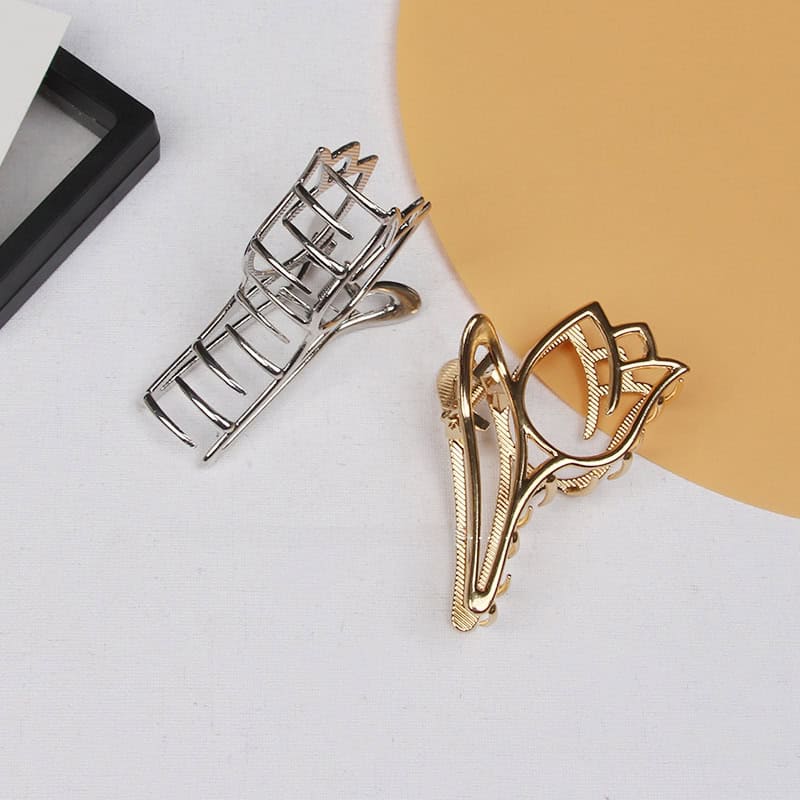 Fashionable metal hair clips for women, stylish accessories, available at Monalisa Store, perfect for daily wear or special occasions, adding elegance to your hairstyle.