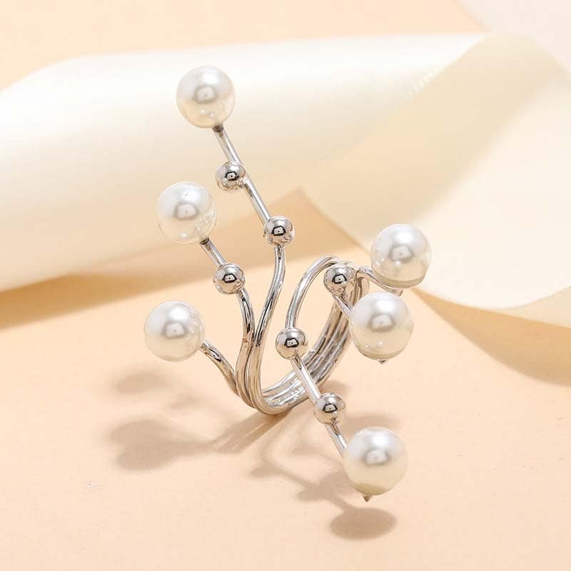 Pearl and silver jewelry ring, elegant and stylish accessory, perfect for fashion and special occasions. Versatile design suitable for women's jewelry collections and gift ideas.