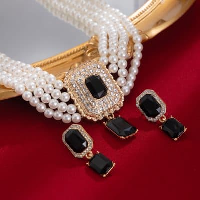 Luxury pearl jewelry with black gemstone earrings and ring, elegant jewelry set, gold accents, Monalisa Store, high-end accessories for special occasions, jewelry shopping, premium quality jewelry, fashion accessories, statement jewelry pieces, designer jewelry collection.