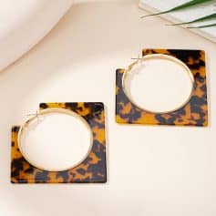Tortoiseshell square earrings with gold hoops, trendy accessory for women, stylish jewelry, fashion earrings, Monalisa Store.