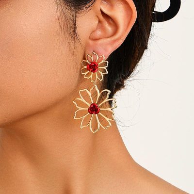 Dainty floral earrings with red accents, perfect for enhancing your jewelry collection. Made for stylish women seeking elegant, quality accessories from Monalisa Store.