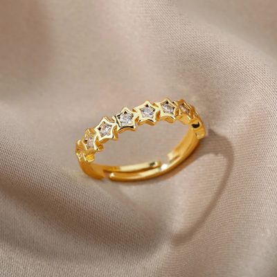 Elegant gold star-shaped ring with small diamonds, perfect for stylish jewelry lovers and special occasions.