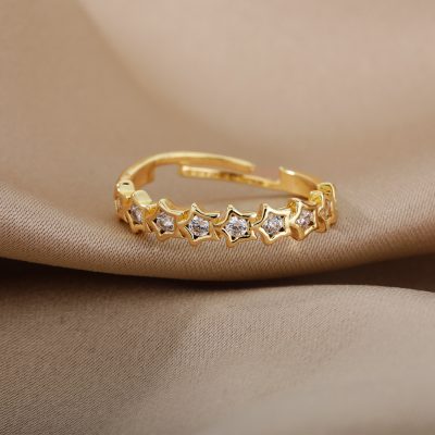 Elegant gold star-shaped diamond ring for women, luxury jewelry from Monalisa Store. Perfect for special occasions and stylish accessories.
